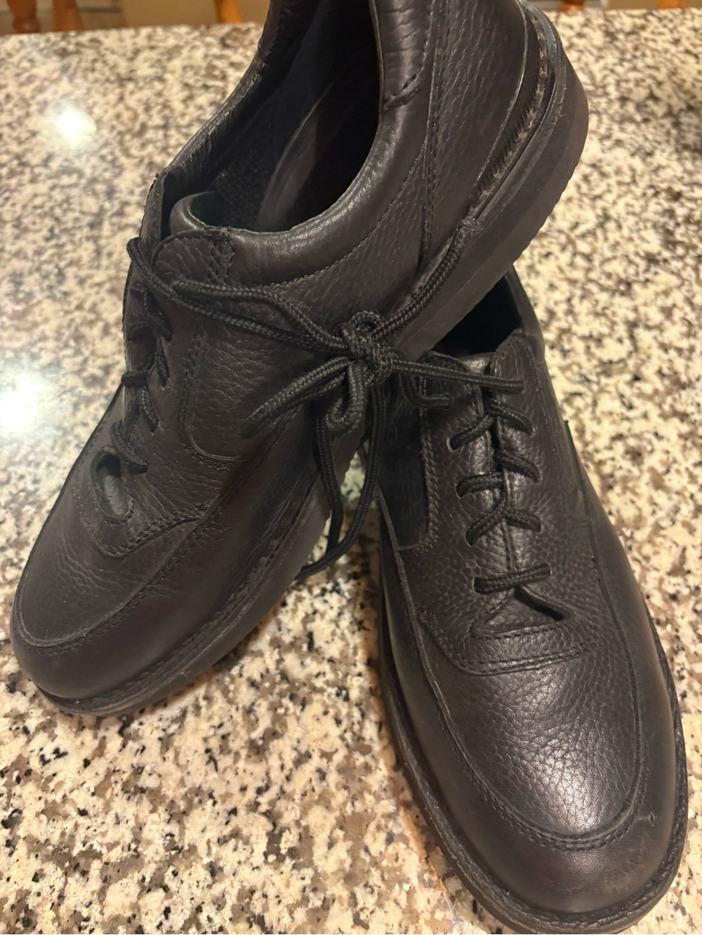 Men's Black Pebbled Leather Lace-Up Derbys — Cushioned Comfort